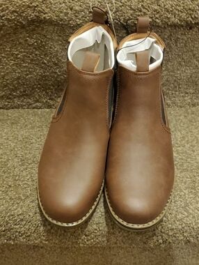 Men's Chelsea Boots in Brown - Classic Slip-On Style